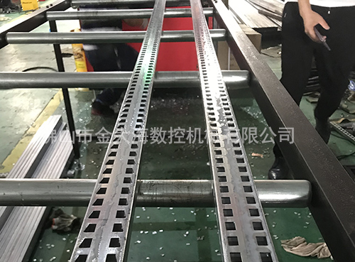安徽采购锌钢护栏冲孔机厂家